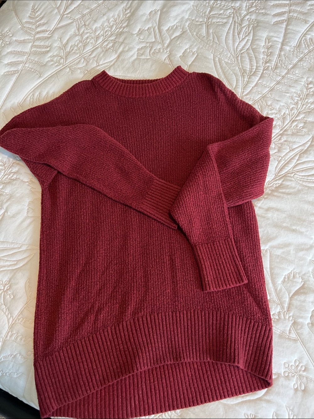 Old Navy Women's Crewneck Sweater in Burgundy